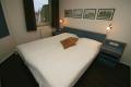 Schlafzimmer mit Radiowec...(800x533)