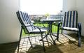 der sonnige Balkon mit Bl...(800x506)
