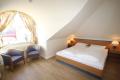 Das gro�e Bett im Elterns...(800x532)
