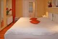 das Schlafzimmer mit gro�...(800x533)